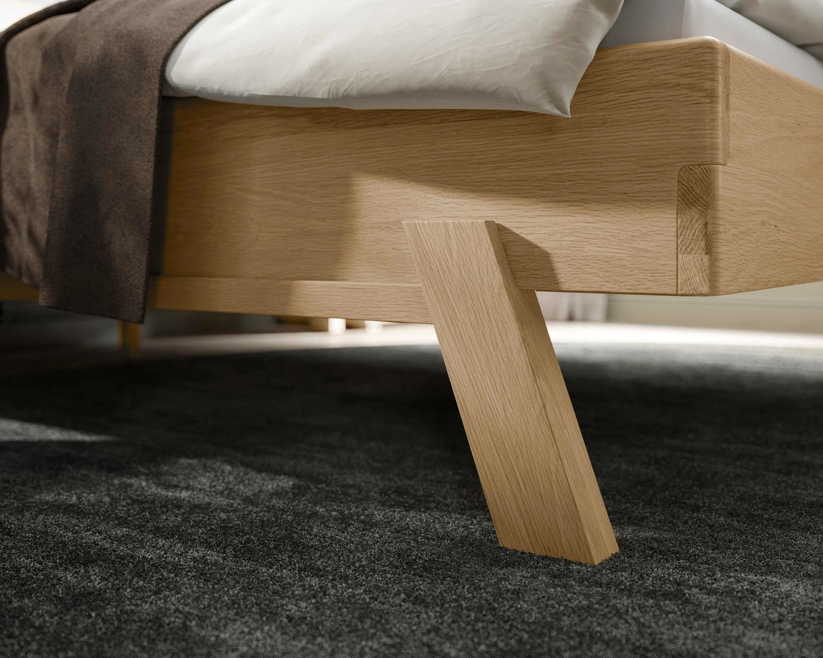 Bolzano massief houten bed Oak Bianco Eiken Bianco detail poten sfeer