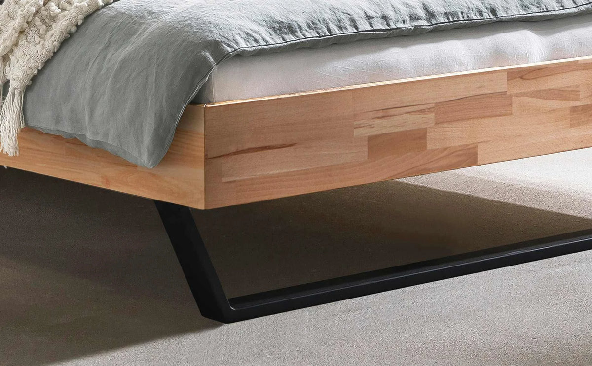 Asti massief houten bed Beuken Naturel zwarte poten detail poten met jose nachtkastje 2