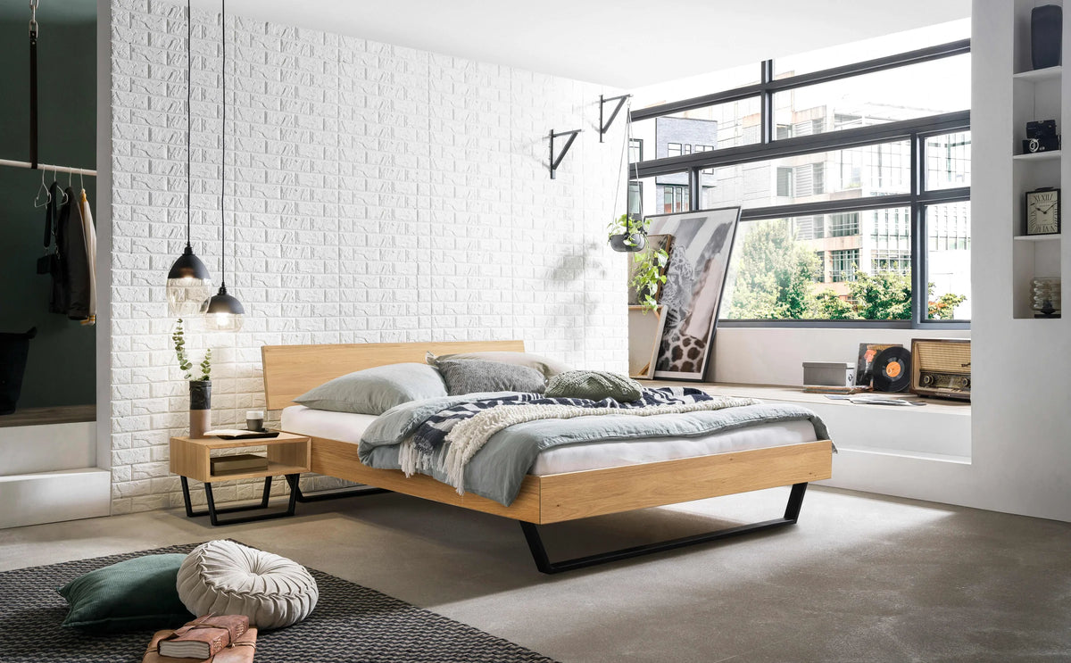 Asti massief houten bed Eiken Bianco zwarte poten sfeer met jose nachtkastje