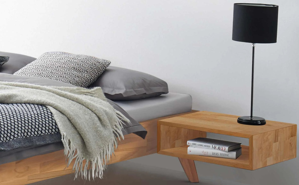Calvari massief houten bed Beuken Naturel detail hoofdbord met akai nachtkastje