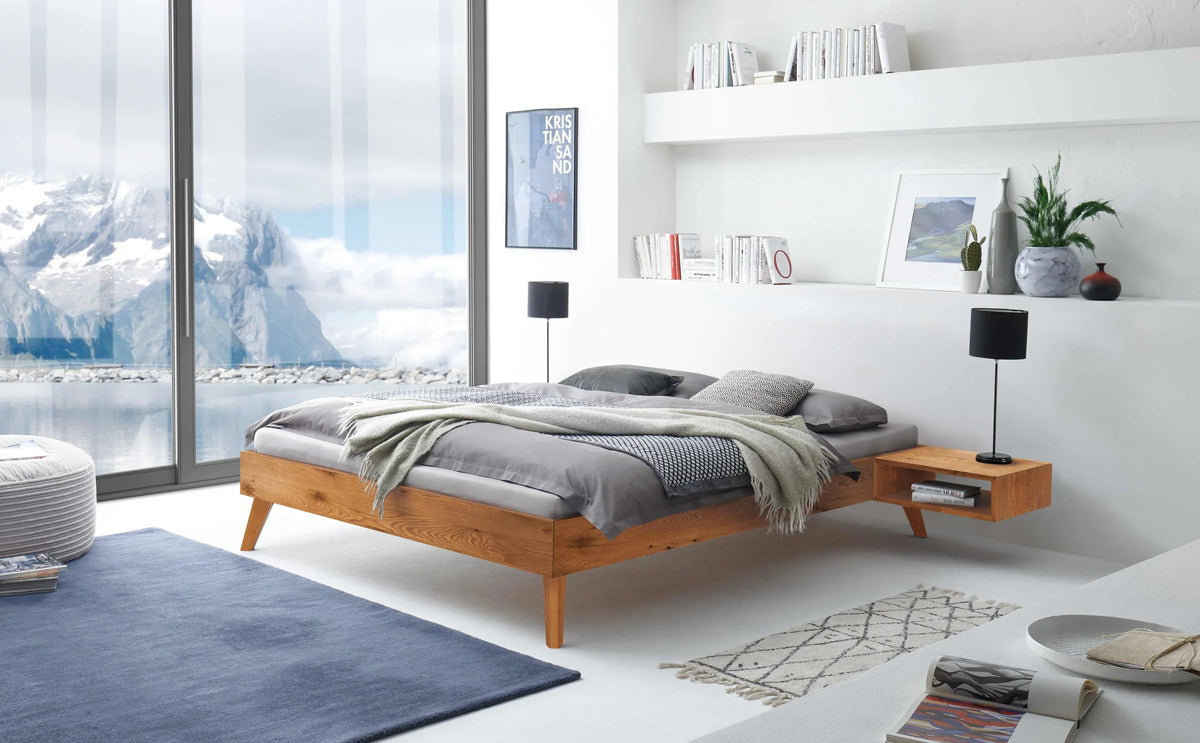 Calvari massief houten bed Eiken Naturel sfeer met akai nachtkastje