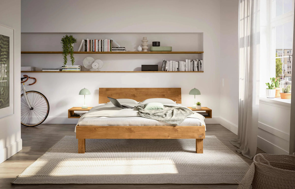 Forti massief houten bed Eiken Naturel sfeer met akai nachtkastje