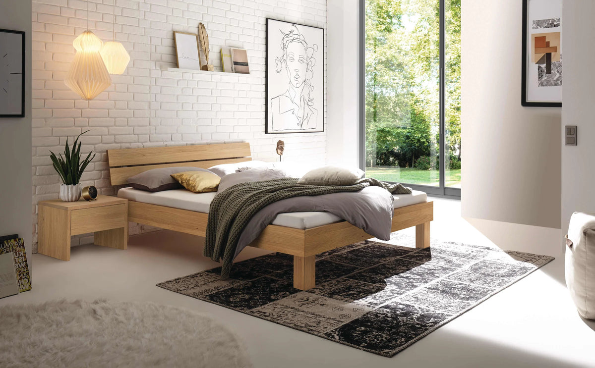 Prato massief houten bed Eiken Bianco sfeer met salva nachtkastje