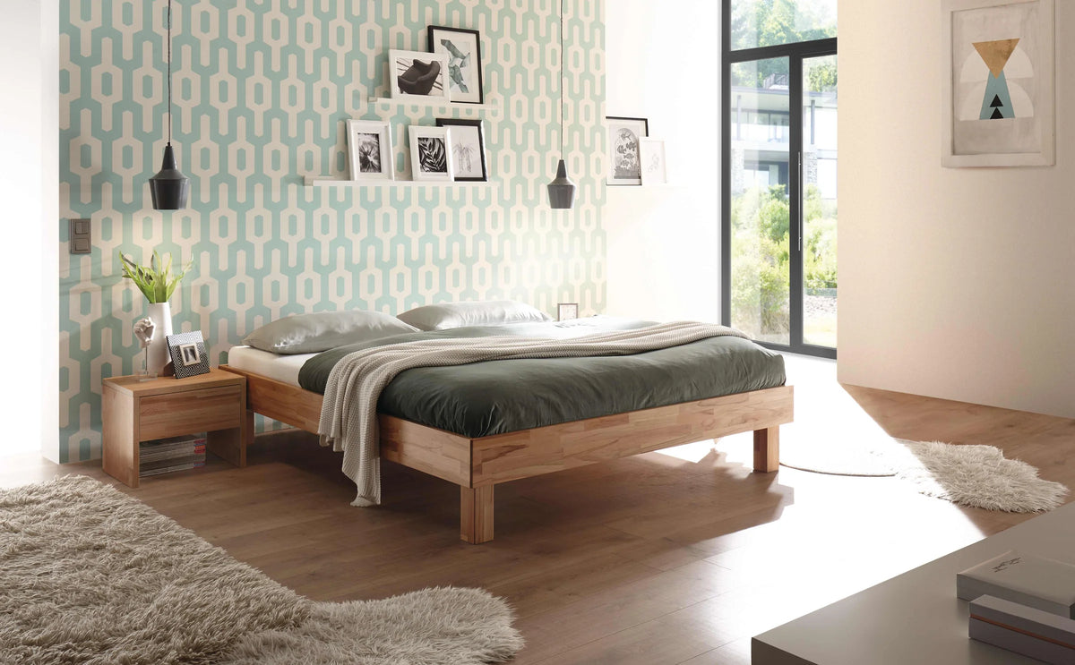 Rapallo massief houten bed Beuken Naturel sfeer met salva nachtkastje