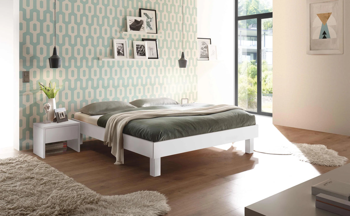 Rapallo massief houten bed Wit Gelakt sfeer met salva nachtkastje